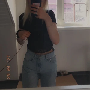 Jeans från gina - Jätte fina jeans från gina i nyskick! använd ett fåtal ggr, säljer pga för stora för mig. Strl 34 350kr 