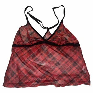 Genomskinligt linne - Genomskinligt rött rutigt linne med lite strassdetaljer. Storlek s, stretchigt material😍😍😍