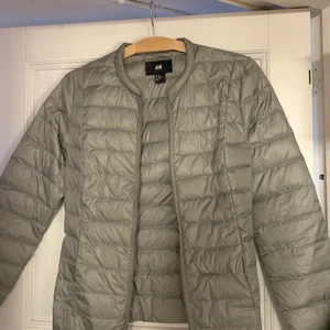 Jacka - Tunn ljusgrön jacka från HM! Aldrig använd!🥰  (Köparen står för frakten)