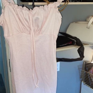 Jättefin rosa klänning  - Den sitter väldigt bra använd 0ggr