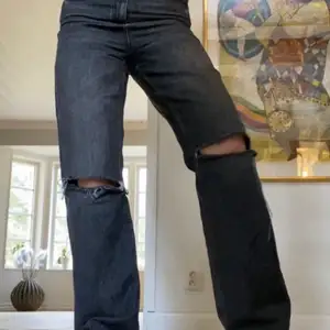 Grå jeans från zara med hål