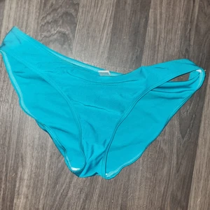 Bikiniunderdel  - Helt vanliga bikinitrosor! Storlek 36-38 💜💜💜från Åhléns. Bra skick 10 kr. Samfraktar vid köp av fler varor 😄