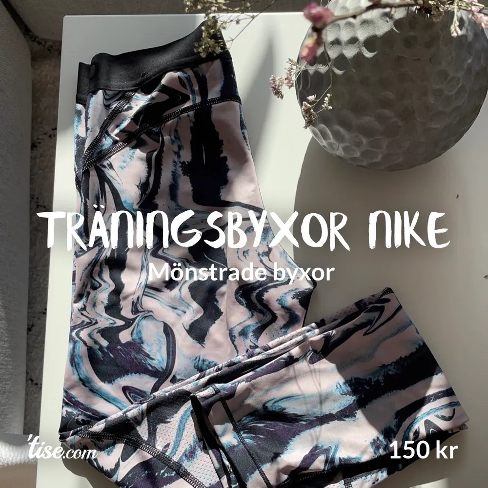 Träningsbyxor från Nike i storlek xs💗. Jeans & Byxor.