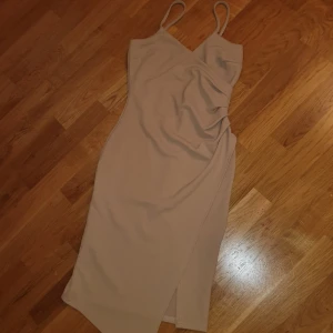 Super fin klänning - Använd 3 gånger, så fin på. 