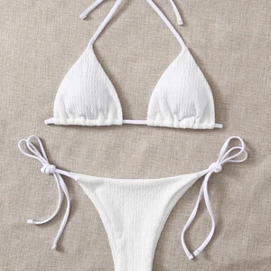 Vit bikini  - säljer denna supersöt vita bikini. Aldrig använd ligger kvar i paketet😊storlek S 😁100kr inklusive frakt 