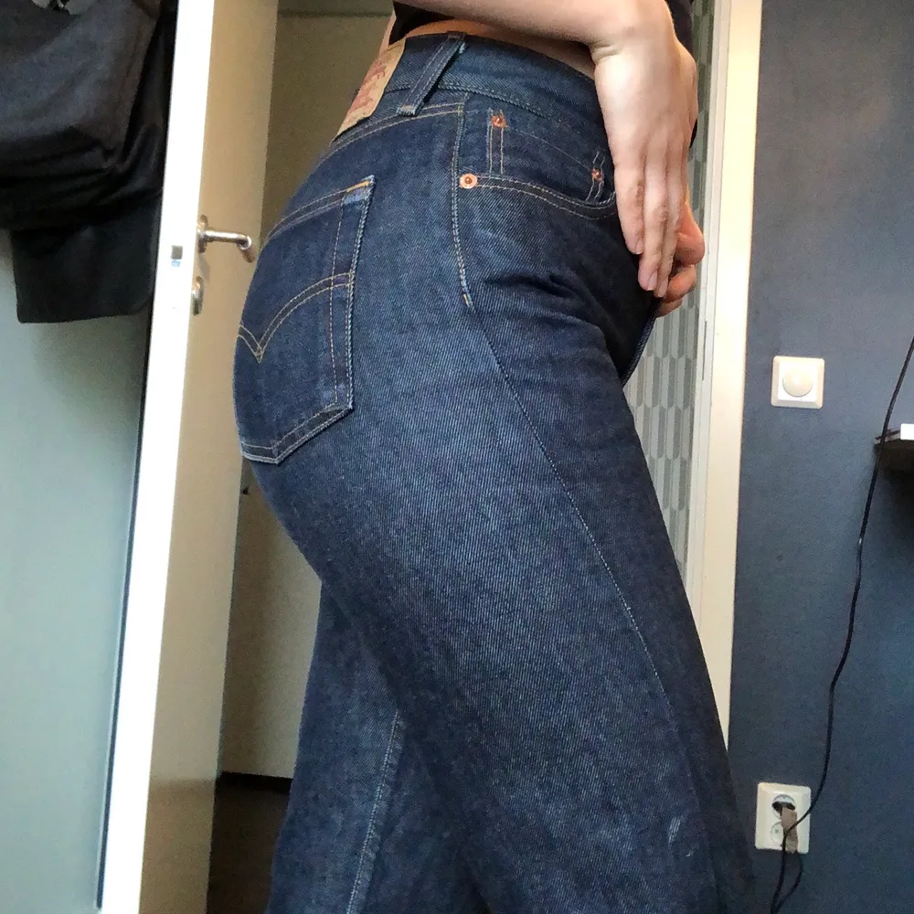 Supersnygga Levis jeans i modell 501. Storlek W29 L34. Jag är 165 som referens:). Jeans & Byxor.