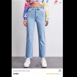 Jeans från Shein storlek XS  - Jag säljer nu mina fina Jeans från Shein. Storleken är xs. Jag beställde fel storlek. Har inte använts, helt nya bra skick. Original priset 249kr men jag sätter 200 kr för den för jag har aldrig använt dem. Frakt kostar. Skriv till mig om ni är intresserade.  MVH Sophie 