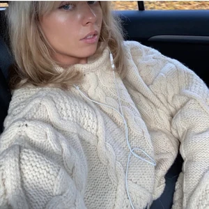 Söker! - Söker denna tröjan som såldes på plick för inte så länge sedan! Är det du som köpt den och går i tanken av att sälja så kan jag erbjuda högra pris än vad den såldes för💐🪴🌸🌅🌞