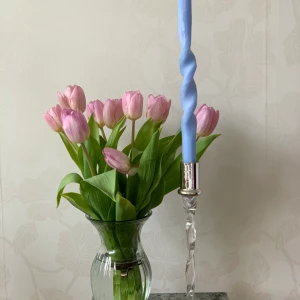 TWISTADE LJUS- Ocean blue🐬 - Vi är tre tjejer som har ett uf företag som gör twistade ljus. Vi går sista året på stylist gymnasium, skulle vara rolig om ni ville köp ljus av oss.