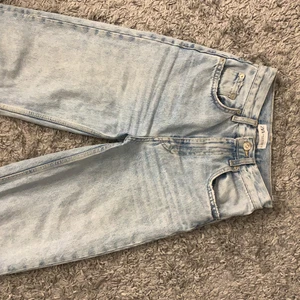 Zara jeans  - Ett par super fina jeans från zara i storlek 32. Ny pris 399, säljer för de inte kommer till användning.