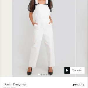 Denim Dungarees strl 36  - Vit denim dungarees från NA KD. Aldrig använd och så klart som ny! Köpt för 499kr men säljer för 299kr!!