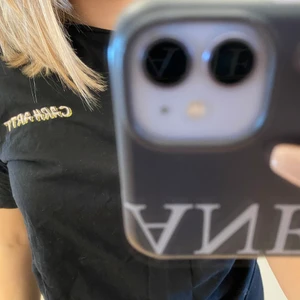 Snygg t-shirt - Säljer nu denna t-shirt eftersom jag tröttnat på den! Den är superskön och väl använd däremot i bra skick, hör av er vid frågor eller intresse💕💕💕