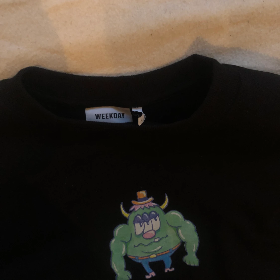 Fin sweatshirt ifrån weekday - 91