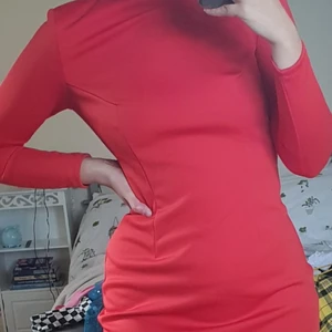 Nicki minaj klänning - Hej!! Säljer min nicki minaj klänning i strl S. Köpt på hm men är väldigt limited edition eller vad man nu säger. Väldigt bra skick!! Köpte den runt 2016 tror jag och hittade den under garderobs rensing. Använd på nyår 2017 sen har den inte använts. Tänkte det kunde få bli budgivning?