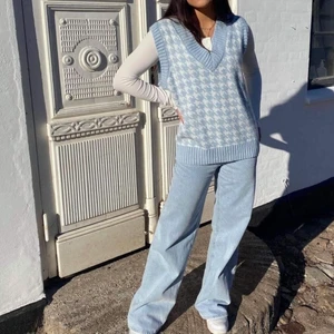 Stickad väst!! - (Lånad bild) Säljer min fina stickade väst då den inte kommit till användning! Köpt för 249kr och säljs för 150kr. Skriv privat för egna bilder eller frågor💞