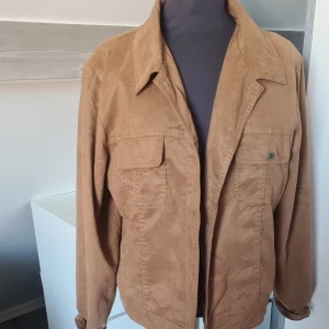 Jacka - Storlek 44 