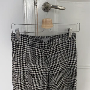Kostymbyxor - Rutiga kostymbyxor från H&M🥰