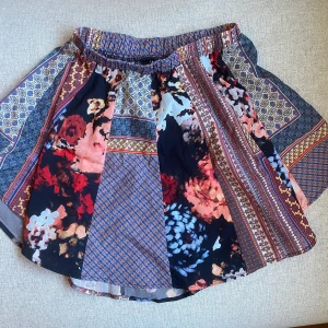 Kjol från Monki - Stl XS i mycket gott skick!