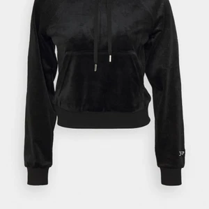 Juicy couture  - Söker någon av dessa. Skriv gärna om ni säljer