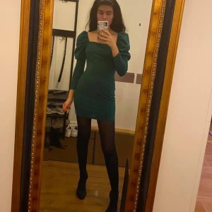 Grön klänning - Grön klänning från sheinside storlek XS säljes för 150kr exklusive frakt. Säljes pga utrensning 🌸🌸