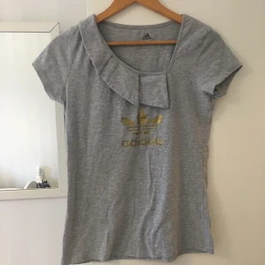 Adidas tröja  - Storlek S/M oanvänd pris 119kr