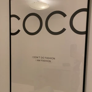 Chanel poster, 50•70 ❤️ - Köpt från desenio! Storlek 50•70. Postern är köpt för 249 kr.