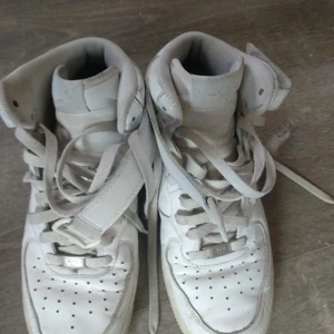 Nike air strl 40 - Var tyvärr för små för mig men en fin sko som har mycket kvar att leverera! 🙌 Hade önskat de passade men jag har egentligen 41