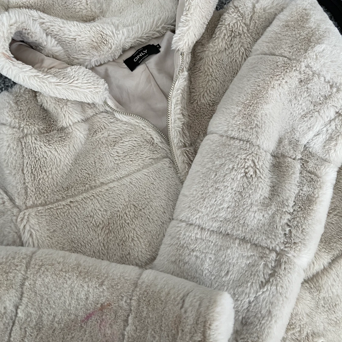 Fluffig jacka från only  - 91