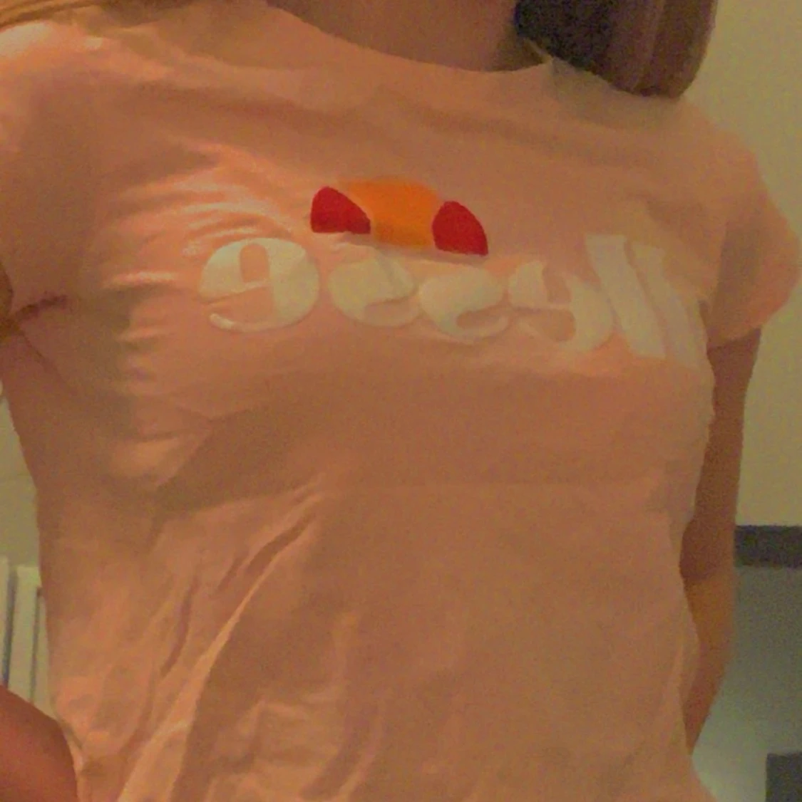 En ellesse tröja! Jätte fin endast använd 1-2gånger säljer på grund av för liten!