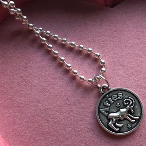 ”Aries” ballchain halsband 🌟 - 60kr och frakten är inräknad i priset<3 finns även i de flesta andra stjärntecken!