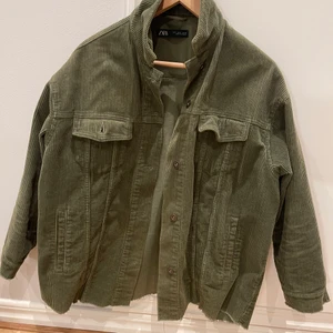 Zara jacka  - Bra skick, lite oversize men otroligt skön ☺️