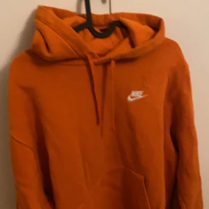 Nike hoodie - Jätte fin hoodie som passar till våren och sommaren.
