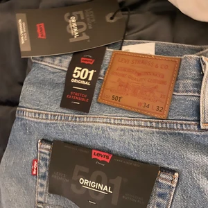 Levis jeans - Säljer dessa fina ljusblåa jeansen i killmodell. Helt nya!