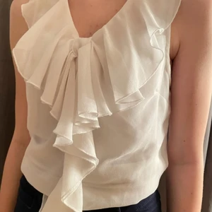 Vitt linne ifrån vero moda i storlek S - Detta linnet är i fint skick💕