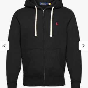 Ralph luren kofta  - Hej säljer denna koftan i använt skick men med inga defekter eller andra slags skador utan koftan är i jätte bra skick storlek S och säljer den för 350kr plus frakt ordpris är runt 1200kr,kan skicka fler bilder vid intresse ❤️