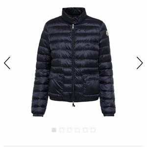 Storlek 152 xs  - Det är en fin jacka som jag använt 3 gånger Max en moncler tjej jacka kom och köp pris diskuteras 