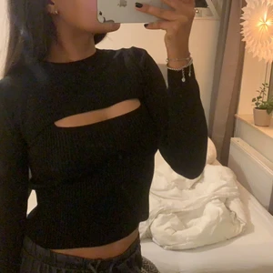 Topp med cut-out - Två delad topp köpt på Zalando. Endast använd 1 gång