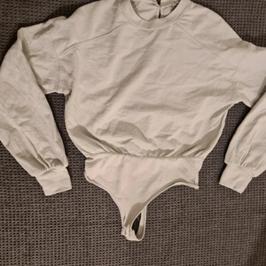 Ljusgrön body, Storlek S - Ljusgrön body med knäppning baktill Storlek S Frakt tillkommer, 72kr