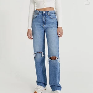 Pull and bear jeans - NYSKICK, aldrig använda! Säljer för 150kr + 51kr frakt. Storlek Small 