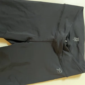 Träningstajts  - Tajts från better bodies. Säljer pga att jag inte använder dom