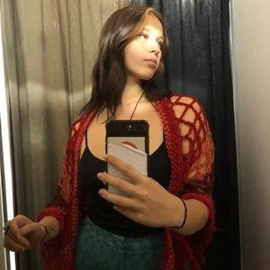 Broderad sjal - Går att använda runt halsen och på axlarna - blir som en snygg bohemisk kofta 