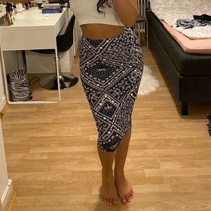 Midi kjol  - Aldrig använd, strl xs