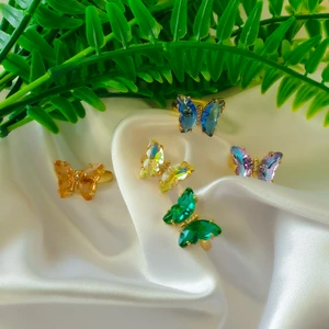 Butterfly rings - Gulligt Fjäril ringar. Super stilig och söt.  Material: brass, cz diamonds  pris; 95kr/st frakt 24kr 
