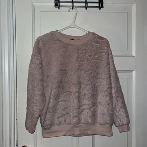 Mysig tröja - En söt mysig tröja som inte används längre. Hör av dig om du är intresserad 💗