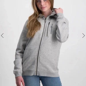 Sail racing kofta - Hej ja säljer min sail racing kofta i storleken 160 den sitter jätte fint och super skön att ha på sig jag säljer den för jag behöver mer pengar och för den inte kommer till användning, skriv för fler bilder, pris går att diskuteras💞💞