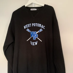 Svart Sweatshirt  - Svart Sweatshirt i vintage. Som ny!! 