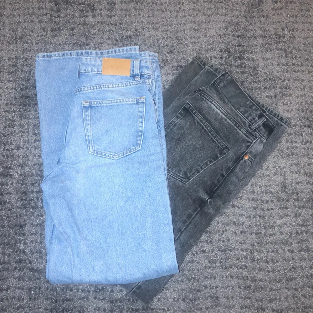 Jeans från monki. Har både blå och washed black. 99 kronor styck eller 169 för båda. Jeans & Byxor.