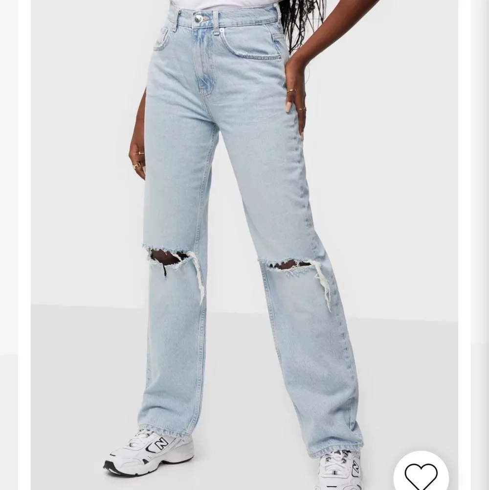 Säljer mina 90’s high waist jeans från Gina tricot. Väldigt bra skick och använda Max 5 gånger! Skriv för mer information💕. Jeans & Byxor.