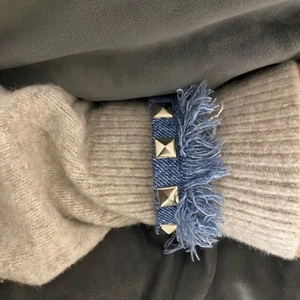 Nitarmband - Blått fransigt nitarmband❤️