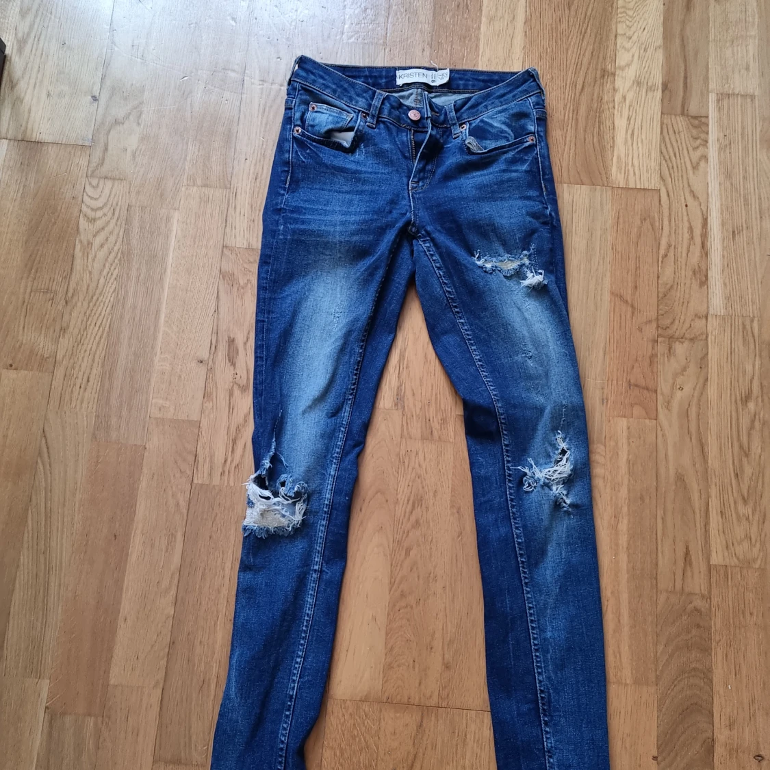 Jeans med slitningar - 90